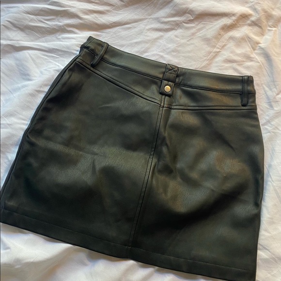 Urban Outfitters Brand New with Tags Leather Mini Skirt - Picture 3 of 4